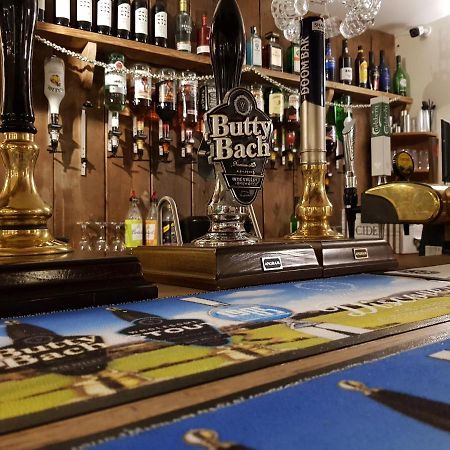 The Cock Hotel Bronllys Екстер'єр фото