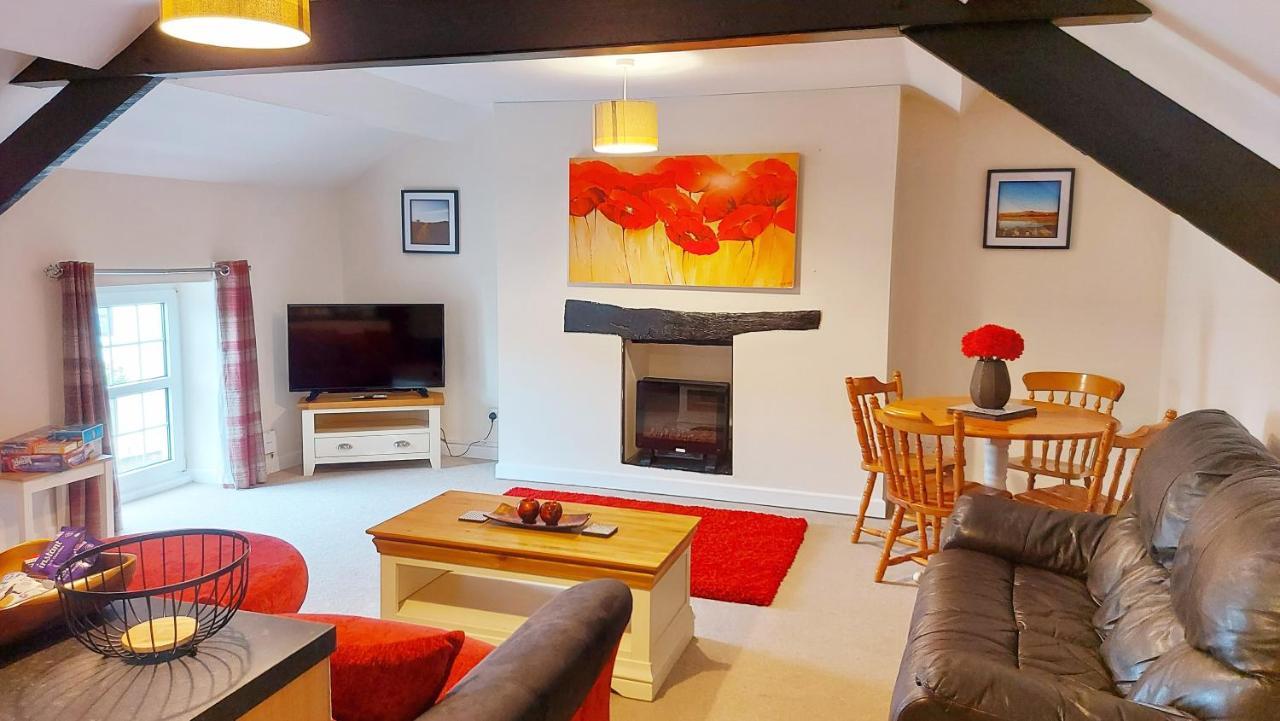 The Cock Hotel Bronllys Екстер'єр фото