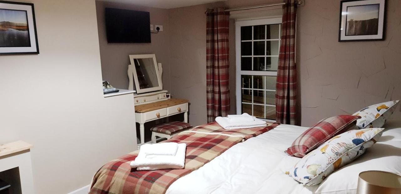 The Cock Hotel Bronllys Екстер'єр фото